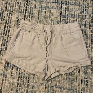 Cream linen shorts with drawstring